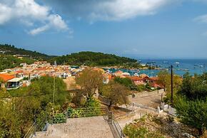 Live the Summer Dream at Gaios Cozy Retreat