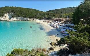 Live the Summer Dream at Gaios Cozy Retreat