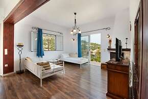 Live the Summer Dream at Gaios Cozy Retreat