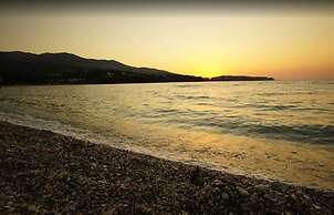 Live the Summer Dream at Gaios Cozy Retreat