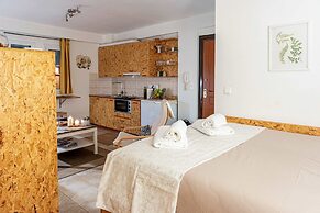Downtown Central Suite With Private Parking
