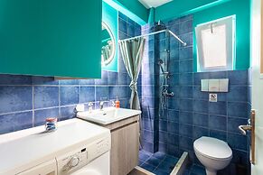 Downtown Central Suite With Private Parking