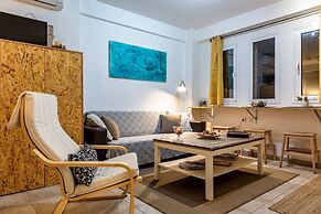 Downtown Central Suite With Private Parking