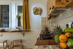 Downtown Central Suite With Private Parking