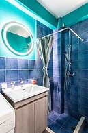 Downtown Central Suite With Private Parking