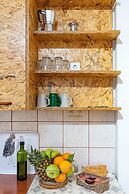 Downtown Central Suite With Private Parking