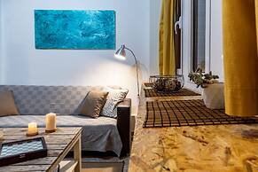 Downtown Central Suite With Private Parking