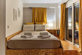 Downtown Central Suite With Private Parking