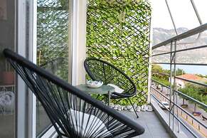 Seafront Kalamata Haven - Blue Luxury Suite