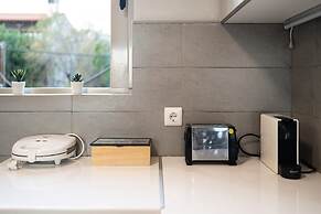 Beachfront Artemida Retreat - Peony Seabreeze Gem