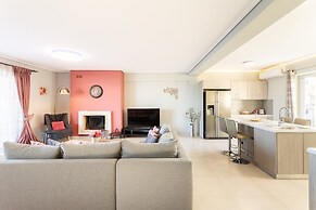 Beachfront Artemida Retreat - Peony Seabreeze Gem