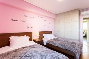 Beachfront Artemida Retreat - Peony Seabreeze Gem