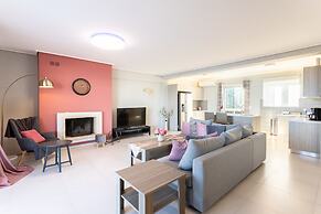 Beachfront Artemida Retreat - Peony Seabreeze Gem