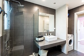 Beachfront Artemida Retreat - Peony Seabreeze Gem