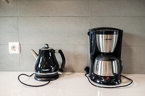 Beachfront Artemida Retreat - Peony Seabreeze Gem