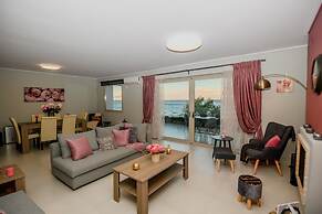 Beachfront Artemida Retreat - Peony Seabreeze Gem