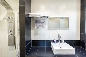 Beachfront Artemida Retreat - Peony Seabreeze Gem