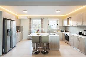 Beachfront Artemida Retreat - Peony Seabreeze Gem