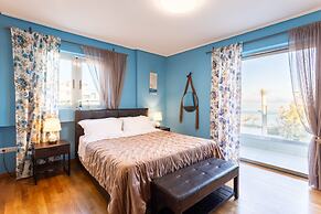 Beachfront Artemida Retreat - Peony Seabreeze Gem