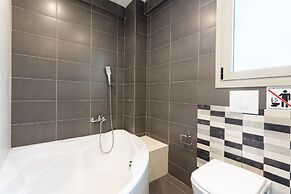 Beachfront Artemida Retreat - Peony Seabreeze Gem