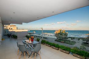 Beachfront Artemida Retreat - Peony Seabreeze Gem