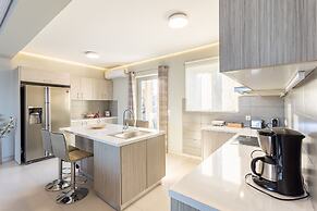 Beachfront Artemida Retreat - Peony Seabreeze Gem