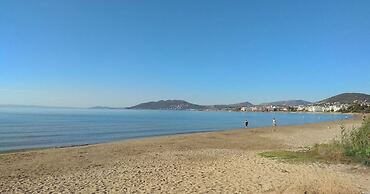 Beachfront Artemida Retreat - Peony Seabreeze Gem