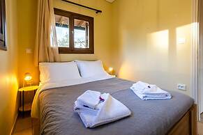 Stoupa Oasis - Spitiko Garden Getaway