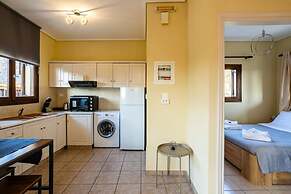 Stoupa Oasis - Spitiko Garden Getaway