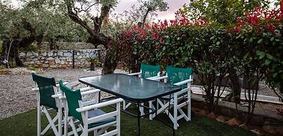 Stoupa Oasis - Spitiko Garden Getaway