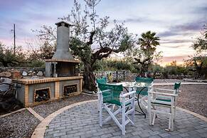 Stoupa Oasis - Spitiko Garden Getaway