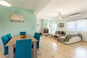 Verga Beachside Getaway With Panoramic Seaviews