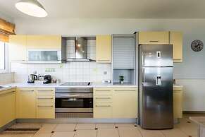 Verga Beachside Getaway With Panoramic Seaviews