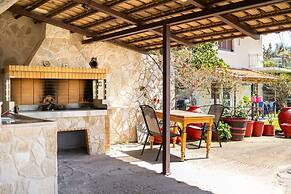 Verga Beachside Getaway With Panoramic Seaviews