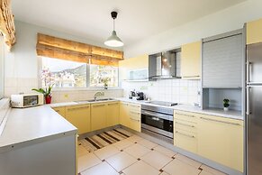 Verga Beachside Getaway With Panoramic Seaviews