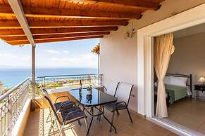 Verga Beachside Getaway With Panoramic Seaviews