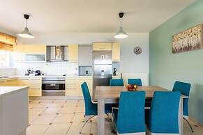 Verga Beachside Getaway With Panoramic Seaviews