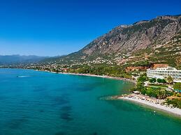 Verga Beachside Getaway With Panoramic Seaviews