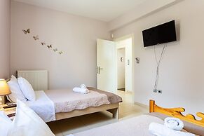 Verga Beachside Getaway With Panoramic Seaviews