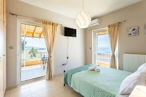 Verga Beachside Getaway With Panoramic Seaviews