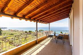 Verga Beachside Getaway With Panoramic Seaviews