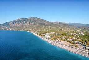 Verga Beachside Getaway With Panoramic Seaviews