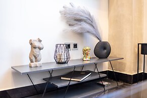 Ventiri Lofts - Luxury Duplex w Private Garden