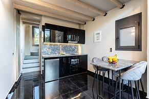 Ventiri Lofts - Luxury Duplex w Private Garden