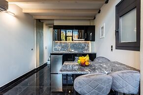 Ventiri Lofts - Luxury Duplex w Private Garden