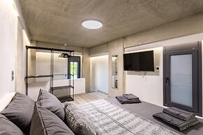 Ventiri Lofts - Luxury Duplex w Private Garden