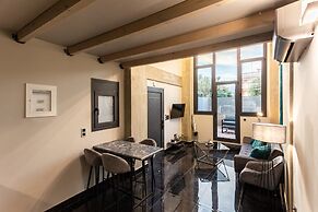 Ventiri Lofts - Luxury Duplex w Private Garden