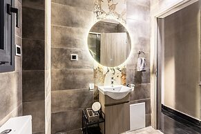 Ventiri Lofts - Luxury Duplex w Private Garden