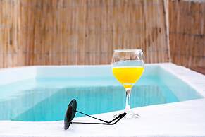 Santorini Luxury Suite w Rooftop Hottub Seaview