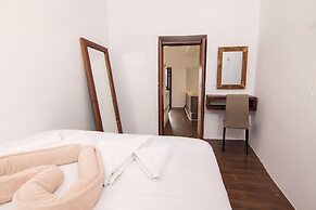 Santorini Luxury Suite w Rooftop Hottub Seaview